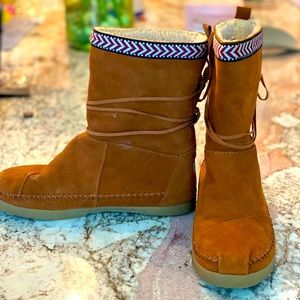 Toms Nepal Chestnut Suede Trim size 10
